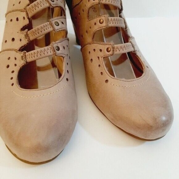 BLONDO Aquaprotect Strappy Mary Jane Cream Heels Sz 9 M - Picture 5 of 15